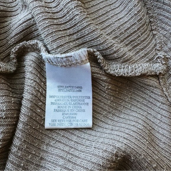 Z Supply Rib Hacci Vagabond V-Neck Tank - - Picture 3 of 7